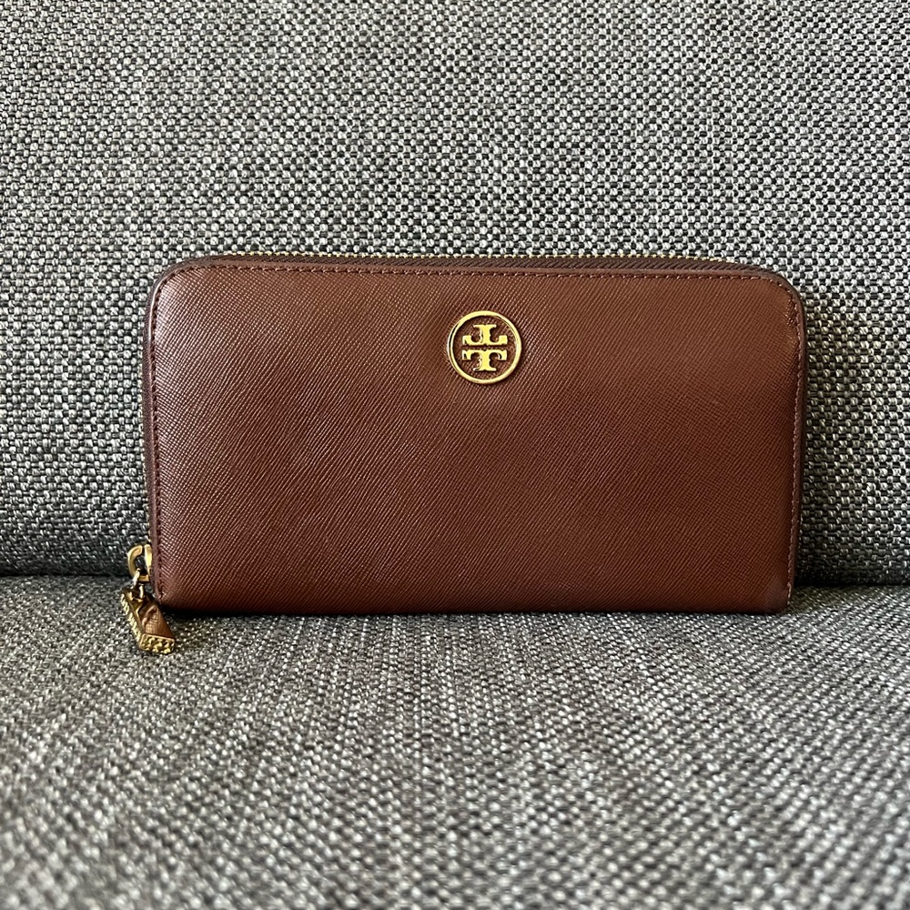 Tory Burch Leather Zip Continental Wallet in Brown